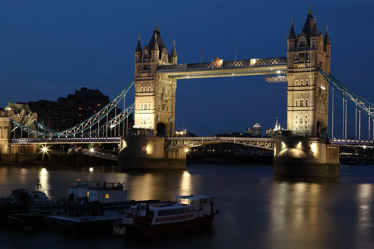 Tower Bridge Fakten: Geschichte, Bau und Wissenswertes